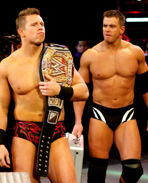 worldofthemiz:  WE MISS THE BROMANCE !! :)  Dirty thoughs all in my head because