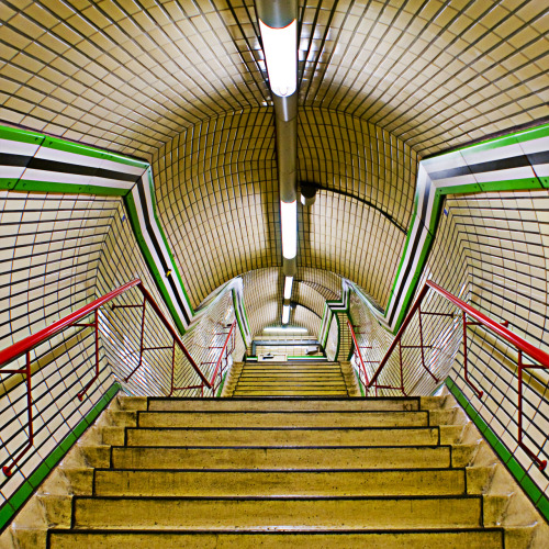 124daisies:Inside Tottenham Court Road Underground station 
