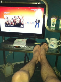 thebigbadwolfe:  Legs. Also the xbox on the