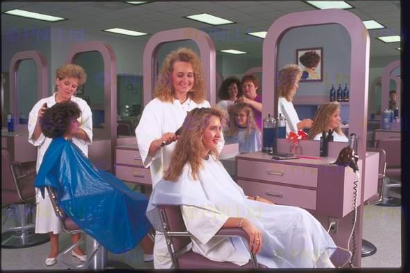 George and Peter having their great day in the hair- and beauty-salon.
