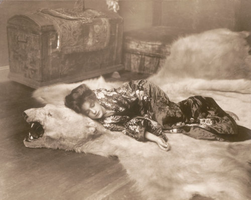 hoodoothatvoodoo:Rudolf Eickemeyer (American, 1862-1932), In My Studio, Evelyn Nesbitt, Tired Butt