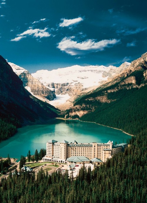 (via Places and Spaces / Lake Louise in Alberta, Canada.)