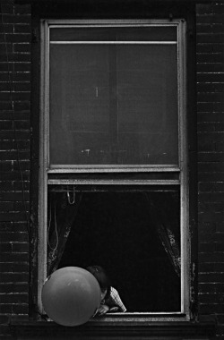 9th Avenue (Manhattan), 4 pm, May 26 1976 photo by Masao Gozu