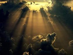 Sei que os Seus olhosSempre atentos permanecem em mimE os Teus ouvidos Estão sensíveis para ouvir meu clamor Posso até chorar Mas alegria vem de manhã. És Deus de perto e não de longenunca mudastesTu és fiel! (Deus de Promessas) - acordei com