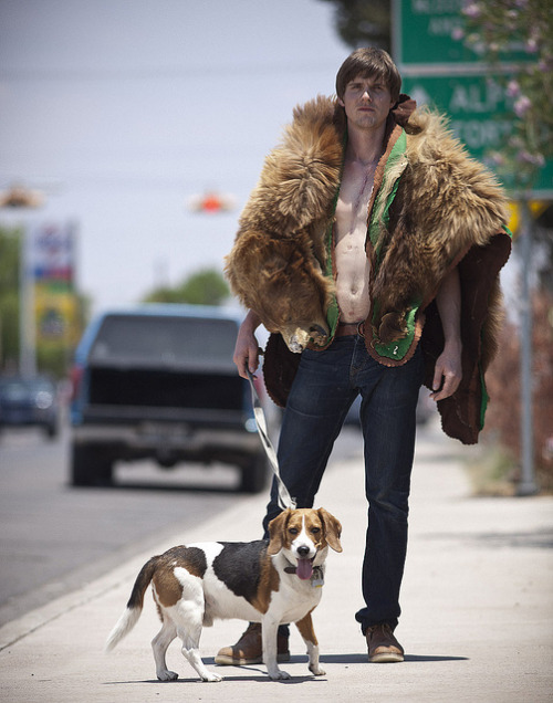 NEIL BERRETT & BEAR by X-travalueMeal#2 on Flickr.
Joel Barhamand photographs Neil Berrett in Marfa, TX.