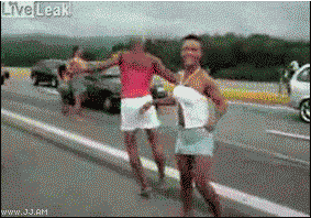 dandolepalpiso:  No quieres ser mujer?!? PUES A FREGAR! 