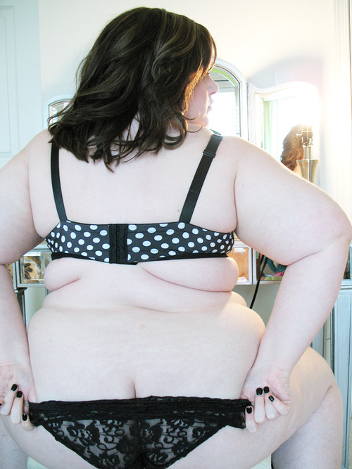 huysmans-bbwauthor:  It’s Ass Friday! mrcleanisyourdaddy:  1. that’s a cute bra 2. I love a big girl