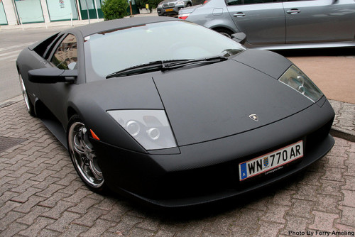 mrnorman:  flat black murcielago