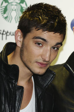 twthewanted:  DEAD.    This picture just kills me every time.