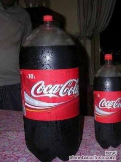 heloisa7x:  mylifethroughyour-eyes:  wecanstilltouchthesky:  dontknowheretoturn:  ineedyoutomeanit:  boidemamao:  Coca-Cola 10 litres   I want this   woah the cap   O_O &lt;—My exact face when I saw this. Lmfaoo thats great…  we dont even have 3L