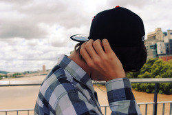 drikalesser:    Eu e esse meu habito filho da puta de me apegar rápido as pessoas. (BBCC) 