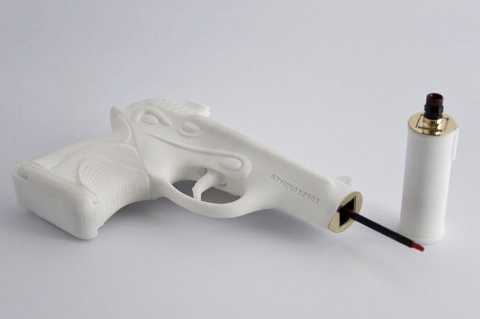 salty-cheeks:  foulmilk:  alchemy:  Dior makeup gun kit by Ted Noten. Conceals lip