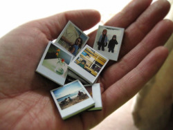 momjunk:  DIY tiny Polaroid magnet tutorial.
