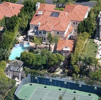  Casa das celebridades : Vanessa Hudgens Kesha  Demi Lovato  Miley Cyrus  Lady Gaga  Avril Lavigne  Selena Gomez  Katy Perry  Rihanna  Taylor Swift  Justin Bieber  minha casa:  