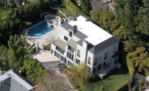  Casa das celebridades : Vanessa Hudgens Kesha  Demi Lovato  Miley Cyrus  Lady Gaga  Avril Lavigne  Selena Gomez  Katy Perry  Rihanna  Taylor Swift  Justin Bieber  minha casa:  