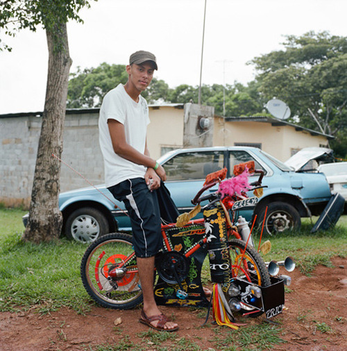 bisign: Priti Baiks (via Priti Baiks: bicis tuneadas en Panamá | Yorokobu )