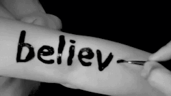 iclosemyeyesandthinkofyou:  Qual o meu maior sonho? Conseguir realizar-los.  (boysmiling) 