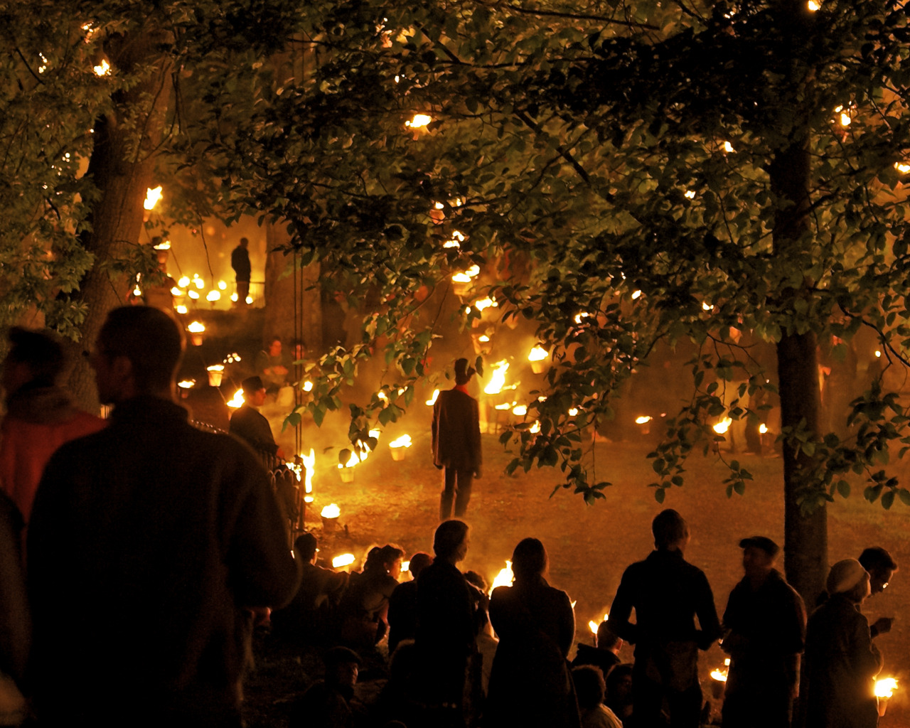 Compagnie Carabosse: Jardin Flambeau
Brighton Festival, 2011
© raysto images