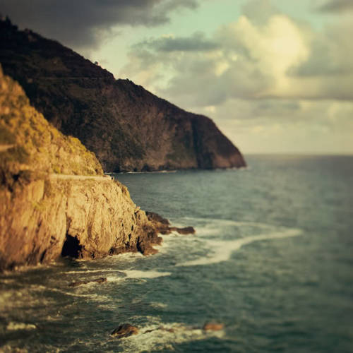 (via Irene Suchocki: Cinque Terre - The Ligurian Coast)