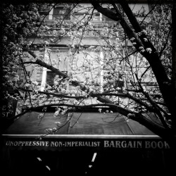 black-and-white:  (via Irene Suchocki: NYC Through a Phone Camera) 