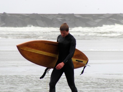 Aanstaande zondag 19 juni wordt voor de achtste keer wereldwijd de zomer geopend met de International Surfing Day. Wij staan met onze houten planken in Wijk aan Zee op de Noordpier (bij Ozlines). Als het goed weer is, kun je ze zelfs testen!
Adres:...