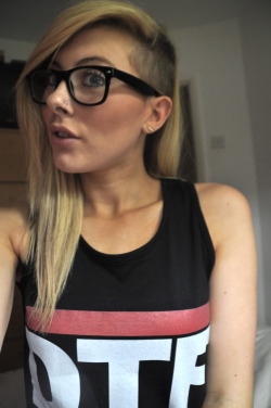 courtneyrosebutler:  (Own photo) Skrillex hairstyle and a DTF tee