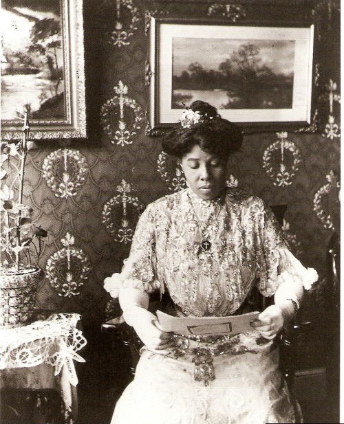 afro-art-chick: Susan Porter, Photographer James Van Der Zee’s cousin (1915)