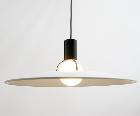 Gino Sarfatti ceiling lamp
very much desired.