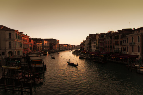 (via 500px / Photo “Venice (When the sun’s gone down)” by Pete Halewood)