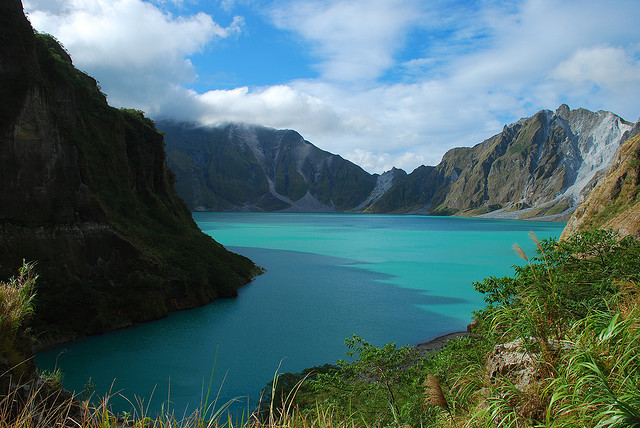 vivafilipinas:
“ Mount Pinatubo Crater
Tri-Cabusilan Mountain Range
”