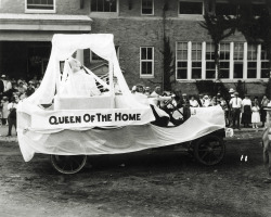 Queen of the Home float Iowa State Fair,