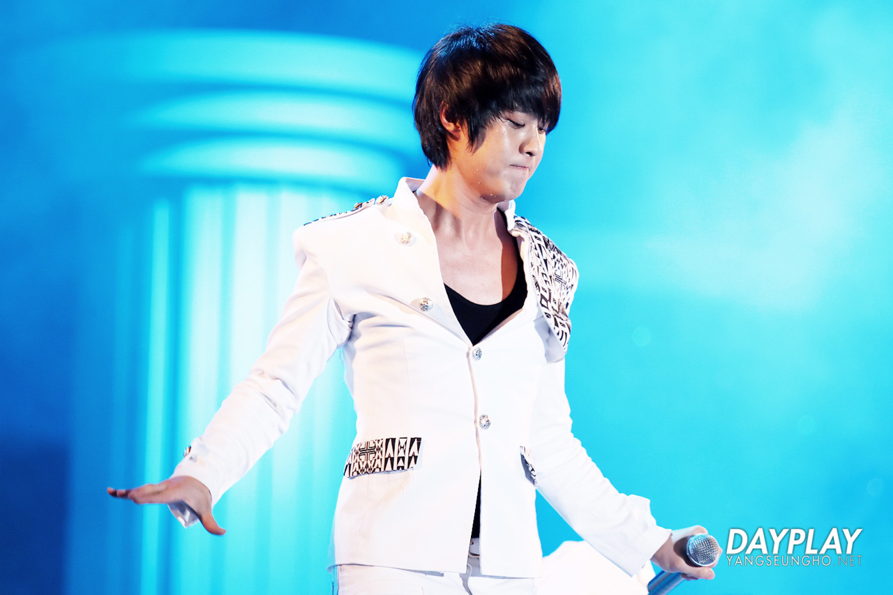 Woow! Thanks babe! ilovegikwangjoonmir:  for amira. wow look at that~