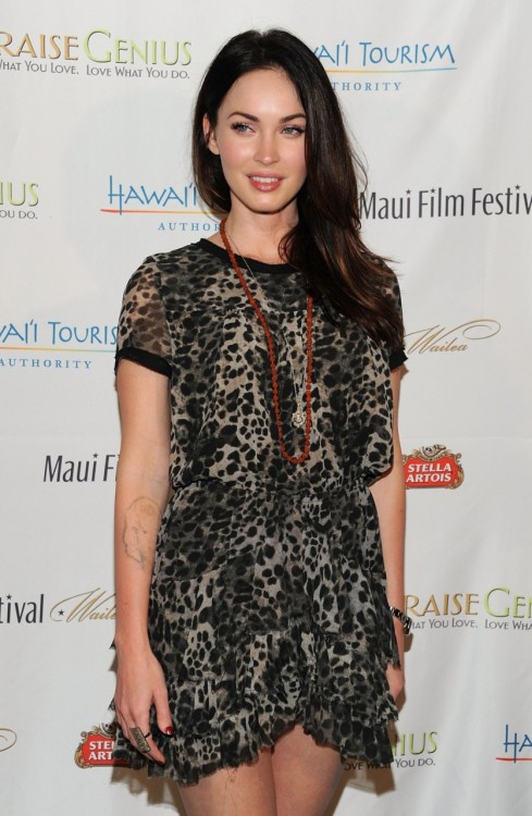 Porn photo Megan Fox - Maui Film Festival.  Looking