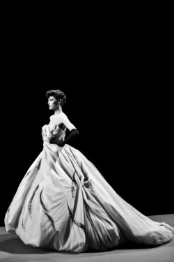 coco-lagerfeld:  Christian Dior Couture.