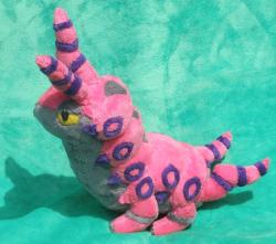 aaa so many good custom scolipede plushes :( so cute and its apparently pretty big too! 11x14 inches. wish i had the money to get it