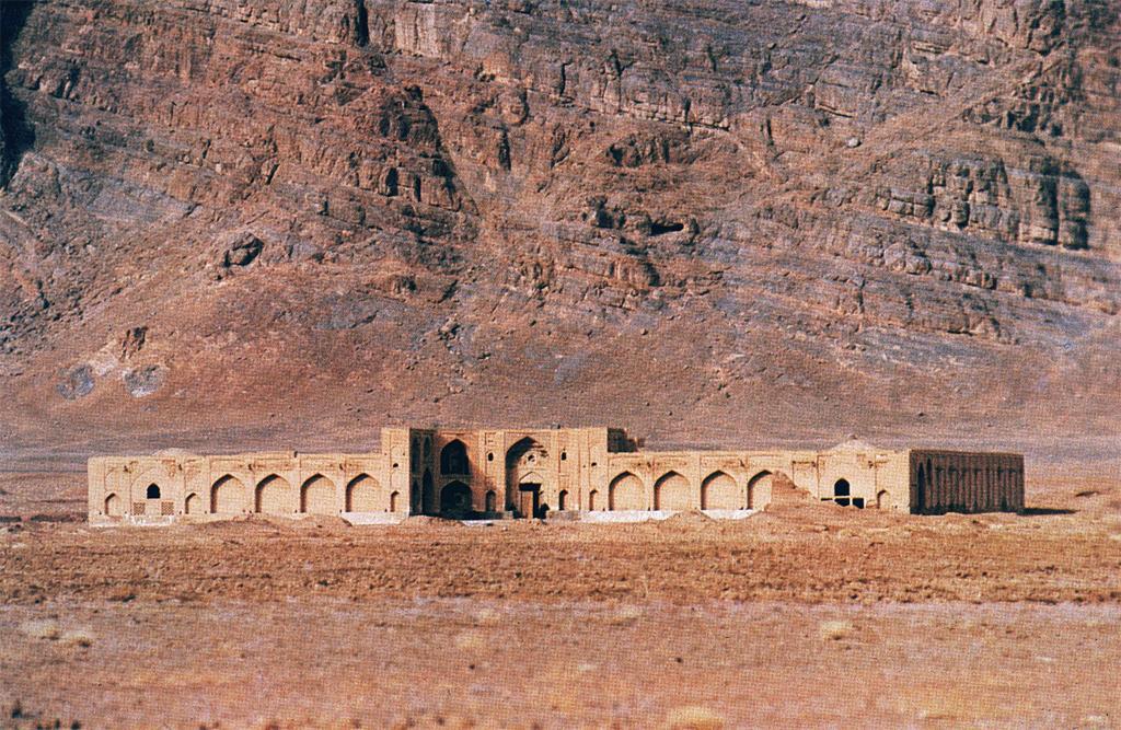 touba:Safavid-era caravanserai in Mahyar, Iran.