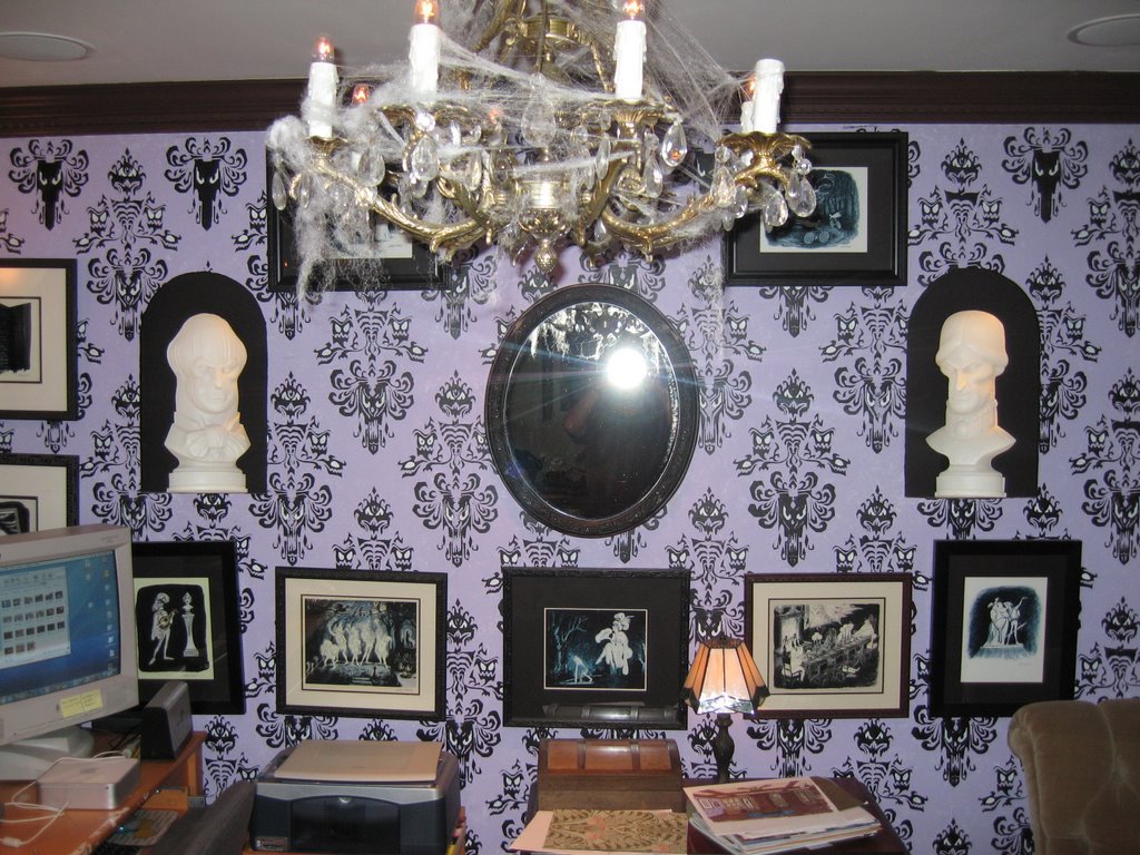 hauntedmansion:  When California-based animator James Lopez moved into a new house