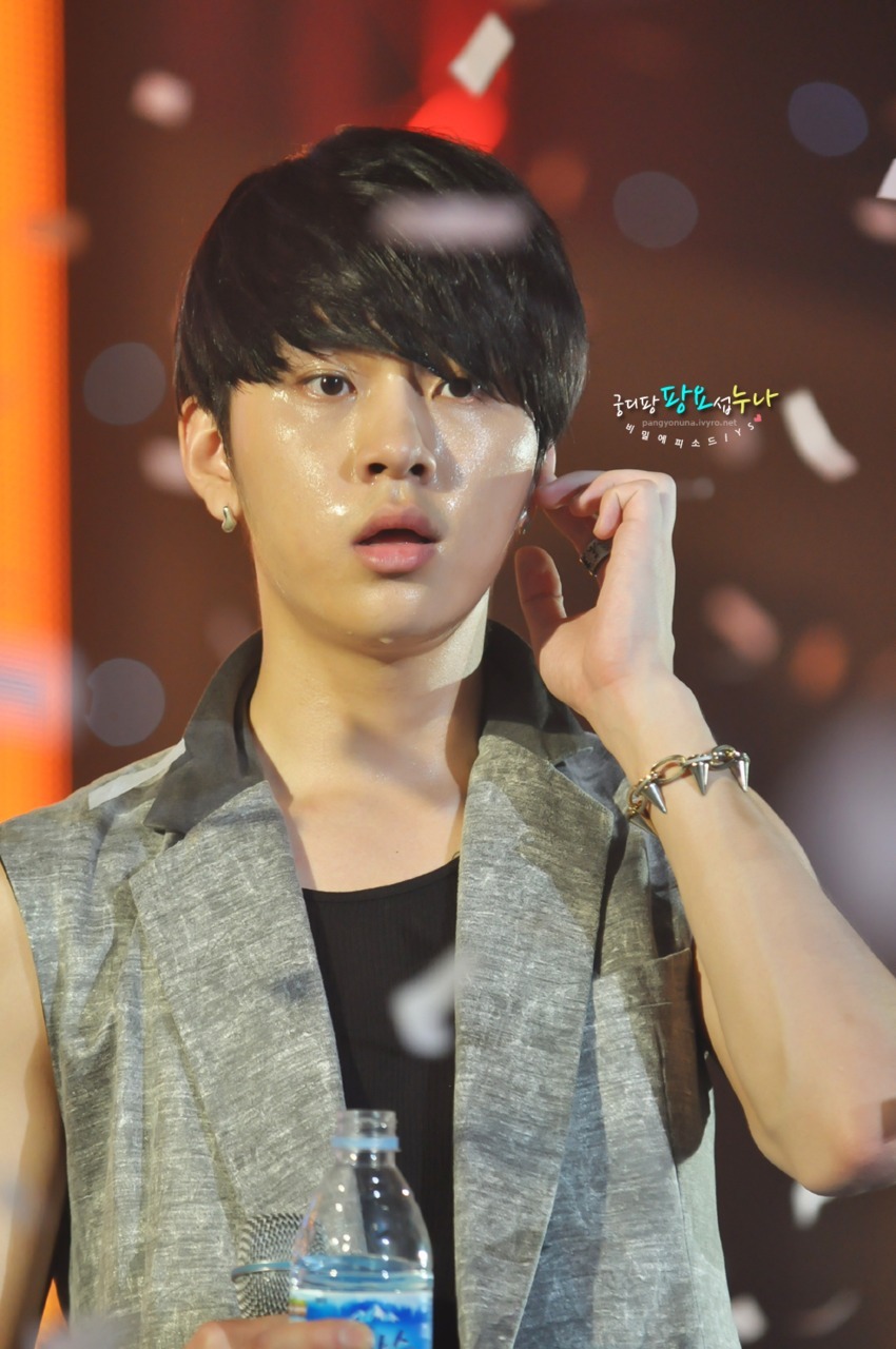 YEAAAAH! Sweat all over his face, Thanks babe!  ilovegikwangjoonmir:  amira!! junhyung