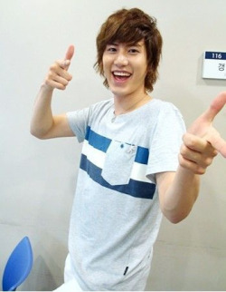 onionhaefishy:  smile kyu, smile! :D 