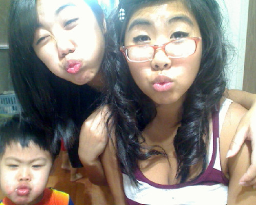 huynner:Please excuse my baby brother’s and mine’s face. 