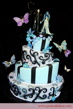 purple-mind:  Corpse Bride Wedding Cake :D