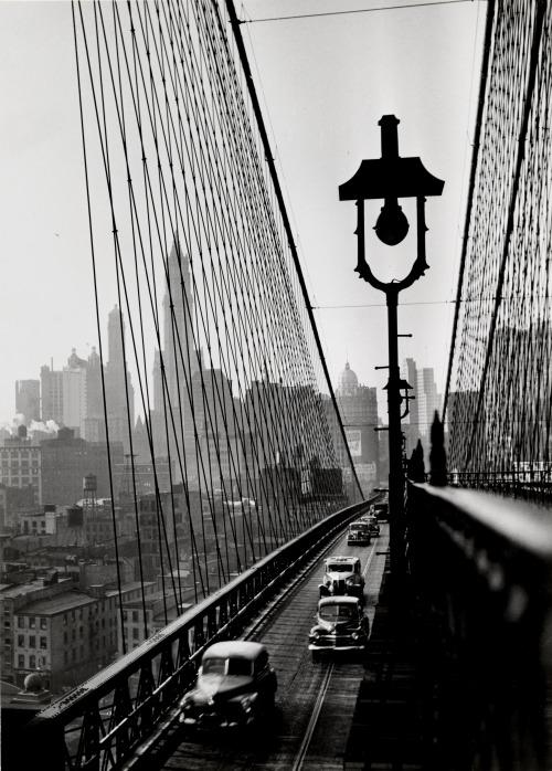 Esther Bubley New York Harbor, Looking Toward Manhattan from the Footpath on Brooklyn Bridge, October, 1946