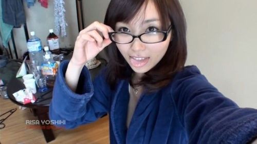 ピーチ速報 : 妄想力が試されるアイドルが舌を出してる上級者向け画像