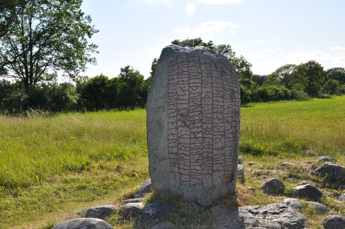 The Karlevi rune stone, Vickleby parish, ÖlandThe stone was erected for the chieftain Sibbe, Foldar’