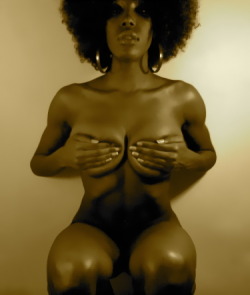 fuckyeahblackbeauties:  Submitted by http://afrikanaluxe.tumblr.com