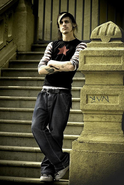 lonestarmartian:  Promocionales Sobrevive by kudaifans on Flickr. 
