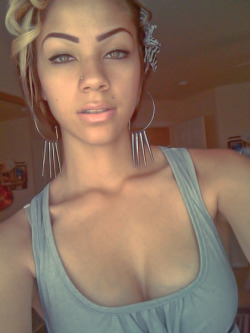 hotcocobangbang:  lost in her eyes    Damn she gorgeous!