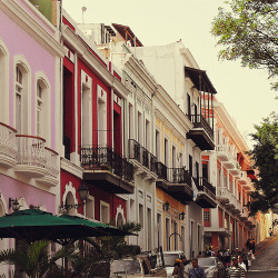 evysinspirations:  colorful street (by jaredé) 