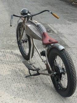 lovin this&hellip; one of - frame with tank in design, beach bars, leaf springer, bobbed fender, skinny tires&hellip; would do it a bit different but this is real nice