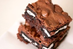 gastrogirl:  oreo stuffed brownies. 